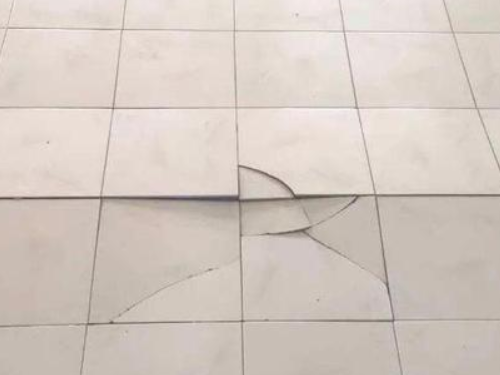 卫生间墙砖空鼓了有什么办法补救(卫生间墙体瓷砖空鼓了怎么维修呢?)